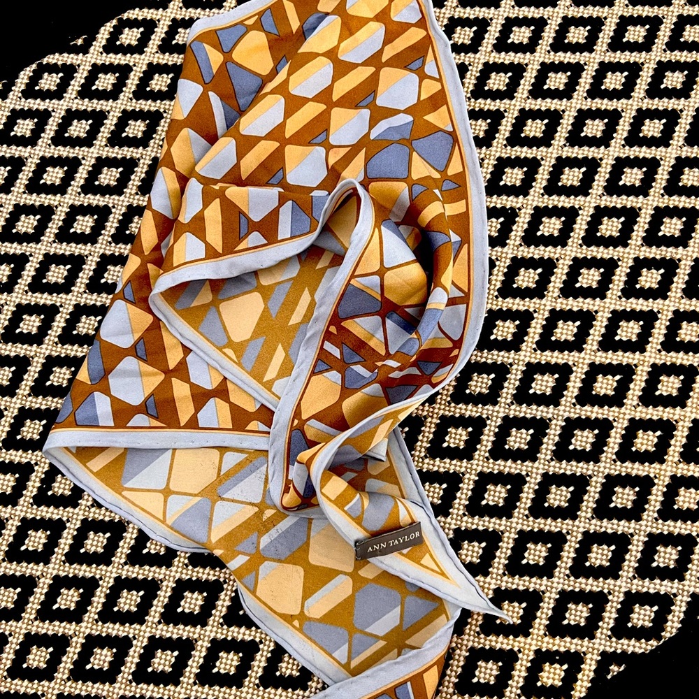 ANN TAYLOR SCARF